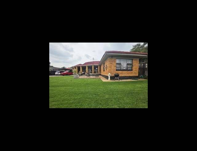 4 BEDROOM HOUSE FOR SALE IN FLORENTIA